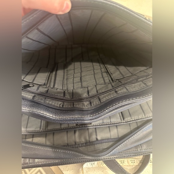 Kenneth Cole Reaction Briefcase - Picture 4 of 11